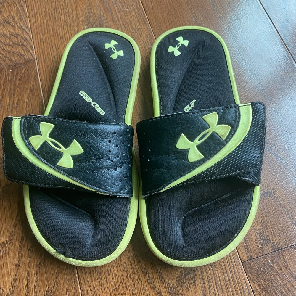 Under Armour boys black slide sandals size 2Y